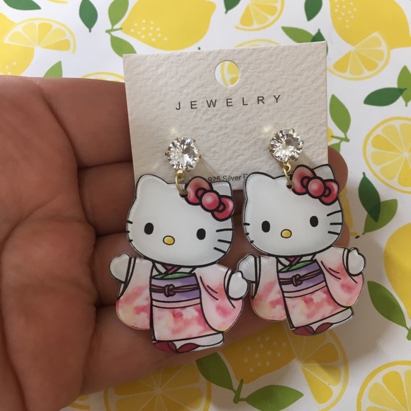 🍊NWT Sanrio Hello Kitty Pink Kimono CZ Earrings - Picture 9 of 12